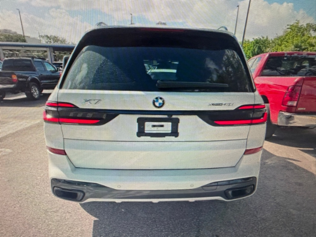 Photo 5 of this BMW X7