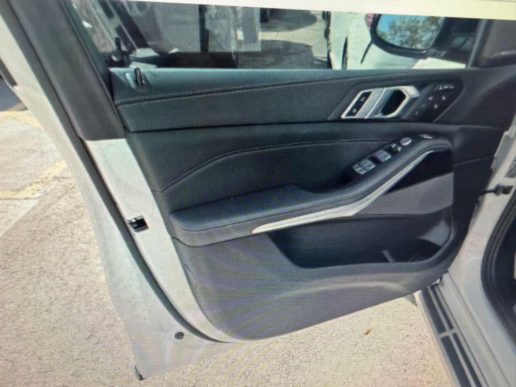 Photo 9 of this BMW X7