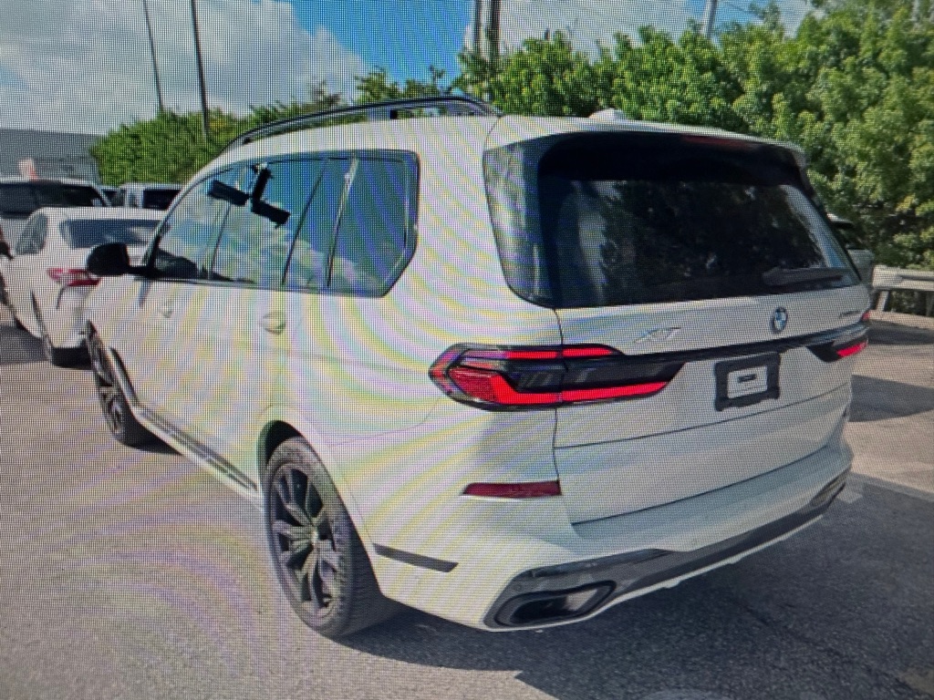 Photo 6 of this BMW X7