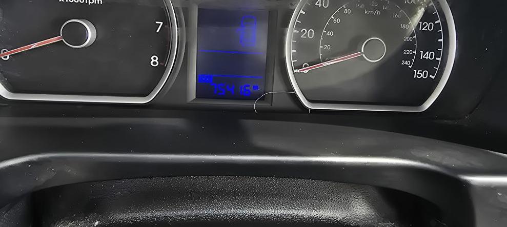 Photo 13 of this HYUNDAI ELANTRA TOURING