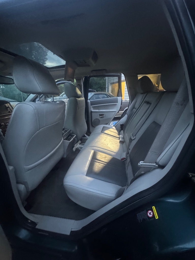 Additional photo of vehicle.