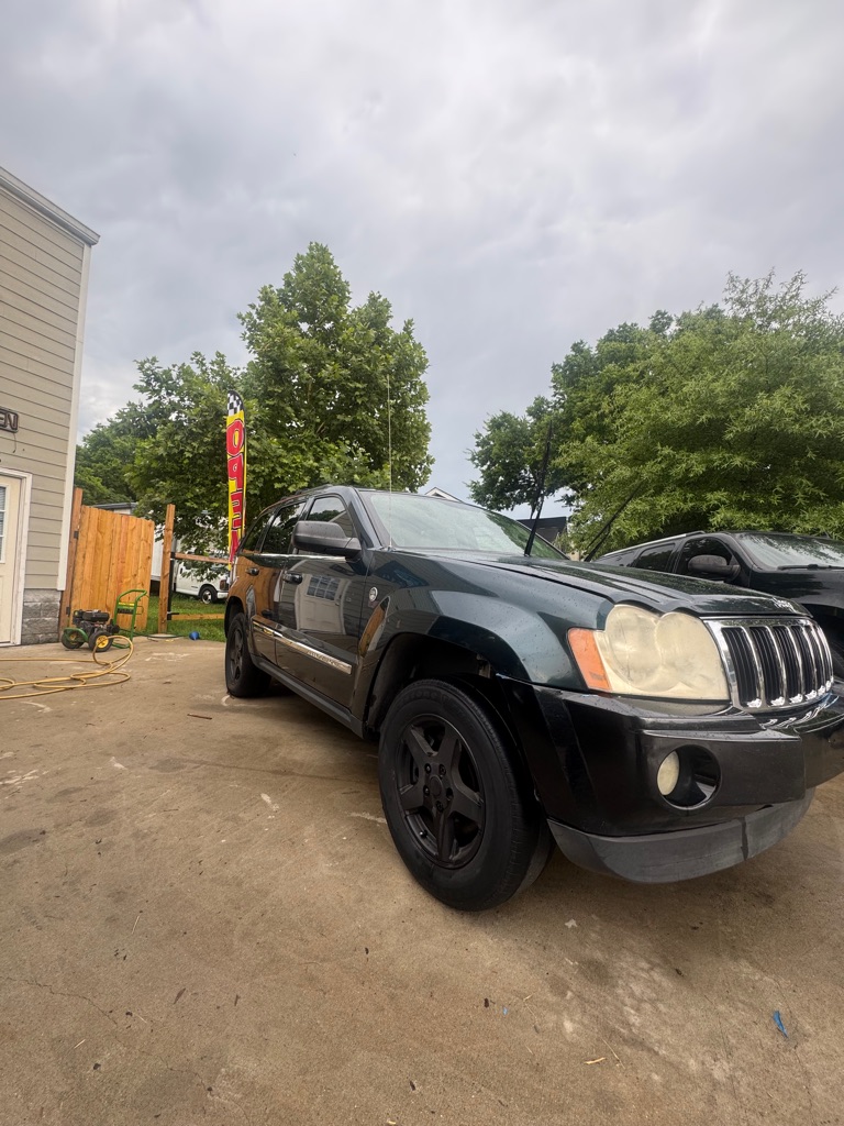 Additional photo of vehicle.