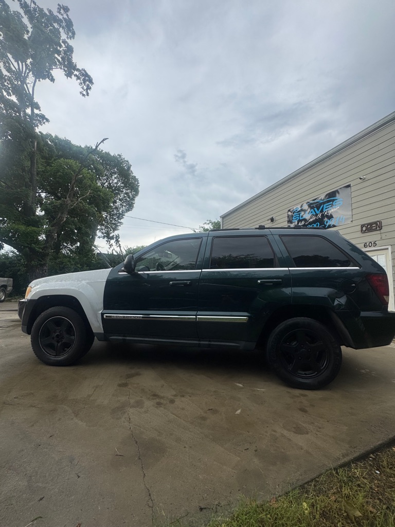 Additional photo of vehicle.