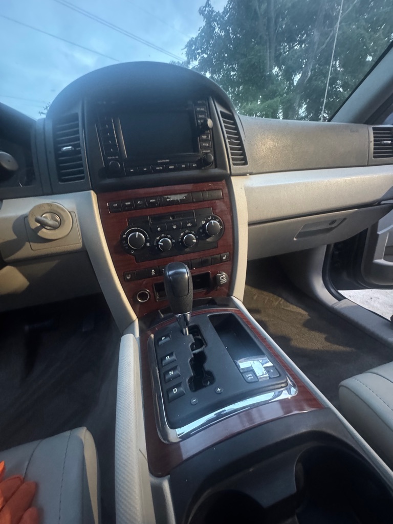 Additional photo of vehicle.