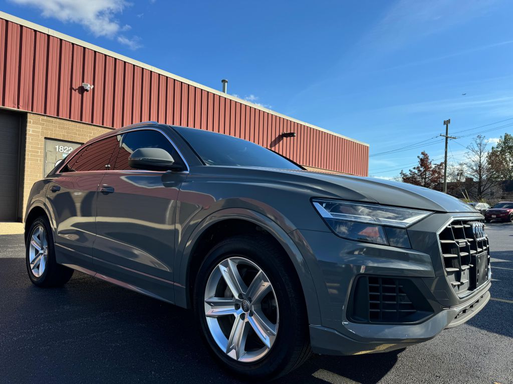 Photo 2 of this AUDI Q8