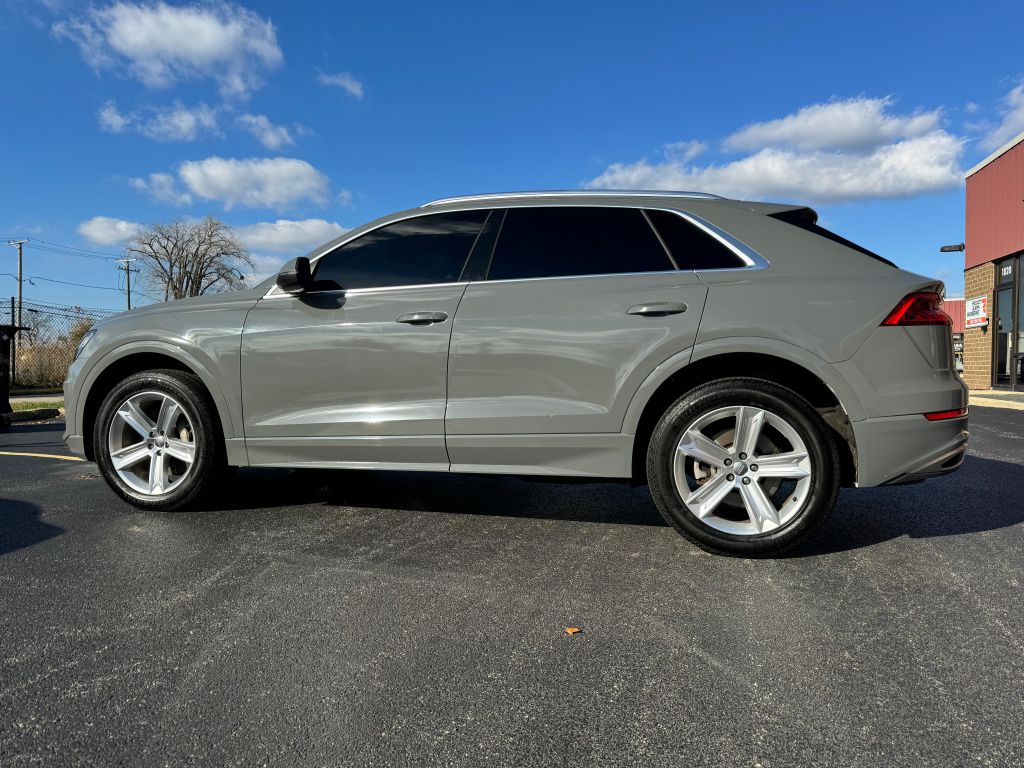 Photo 4 of this AUDI Q8