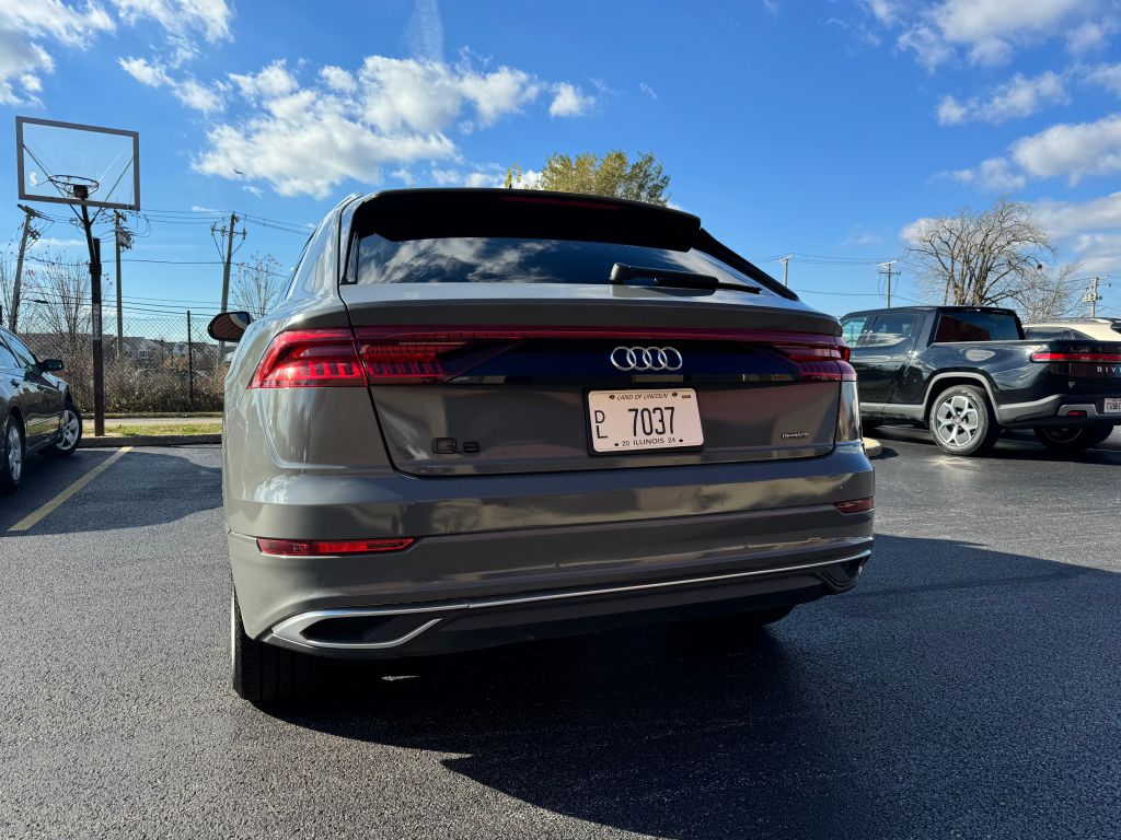 Photo 3 of this AUDI Q8