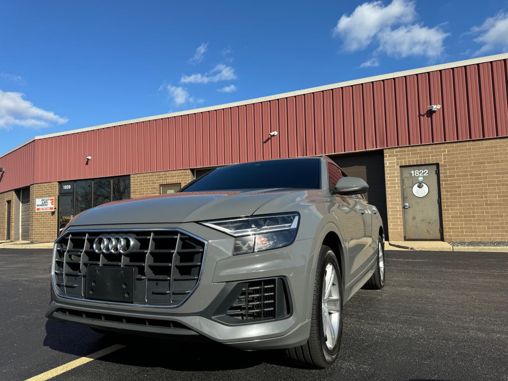 Photo 5 of this AUDI Q8