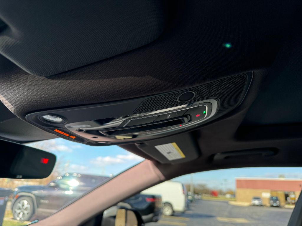 Photo 13 of this AUDI Q8