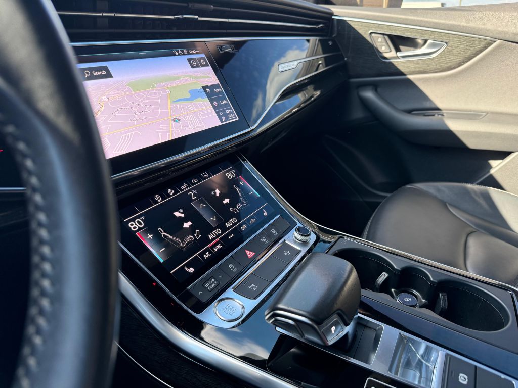 Photo 12 of this AUDI Q8