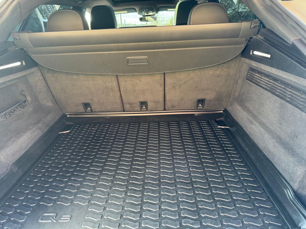 Photo 18 of this AUDI Q8