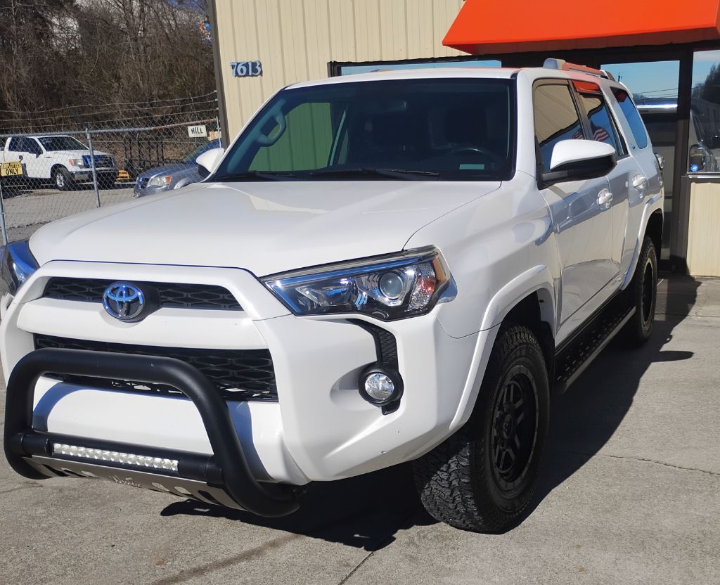 Super White 2018 Toyota 4Runner SR5 4WD SUV / Crossover Four-Wheel Drive 5-Speed Automatic Overdrive