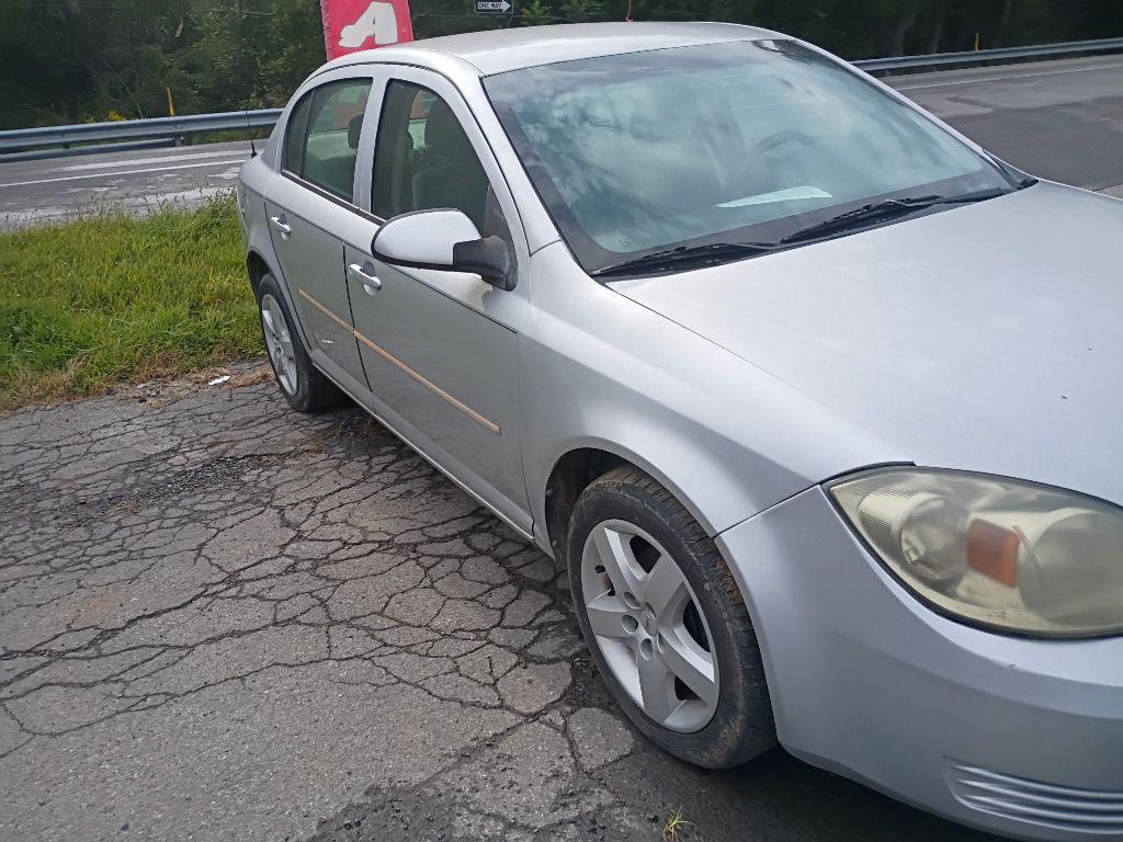 Photo 2 of this CHEVROLET COBALT