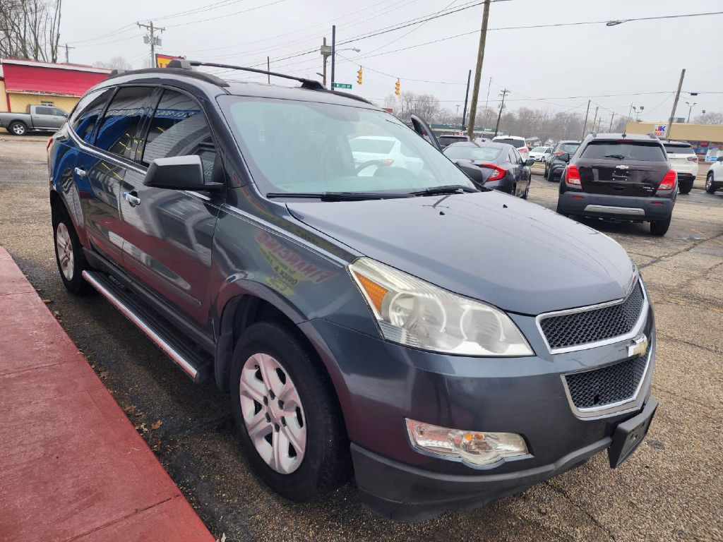 Photo 3 of this CHEVROLET TRAVERSE