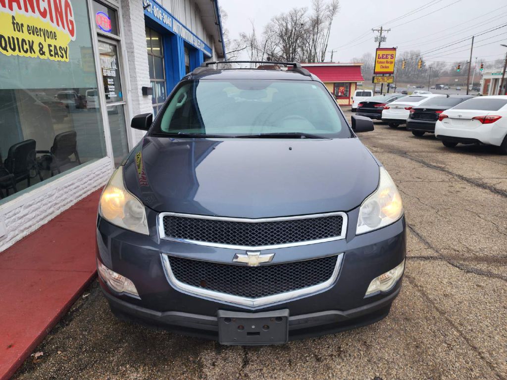 Photo 2 of this CHEVROLET TRAVERSE