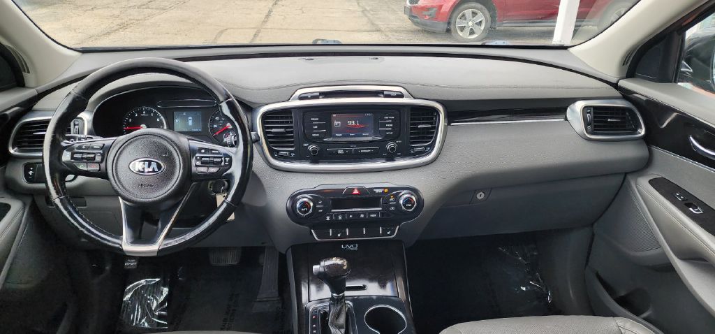 Photo 11 of this KIA SORENTO