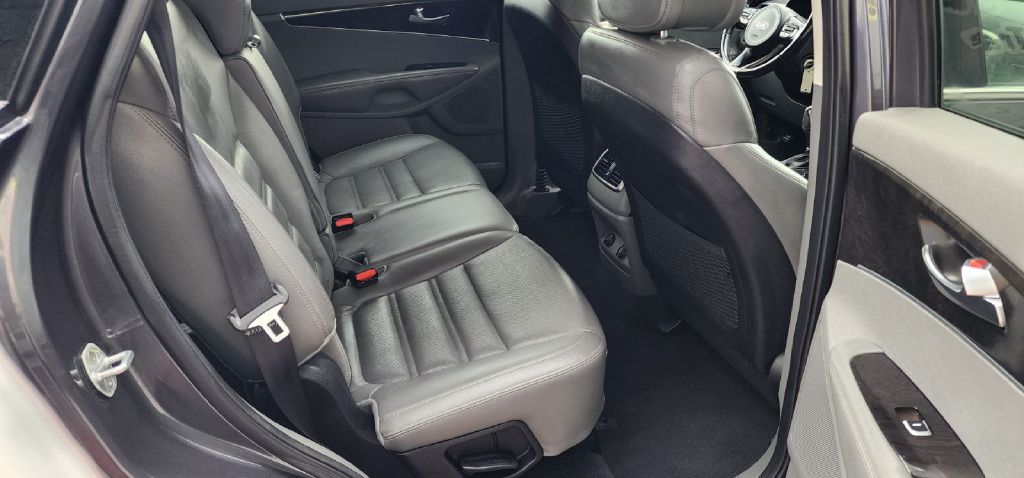 Photo 14 of this KIA SORENTO