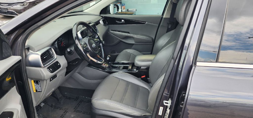 Photo 13 of this KIA SORENTO