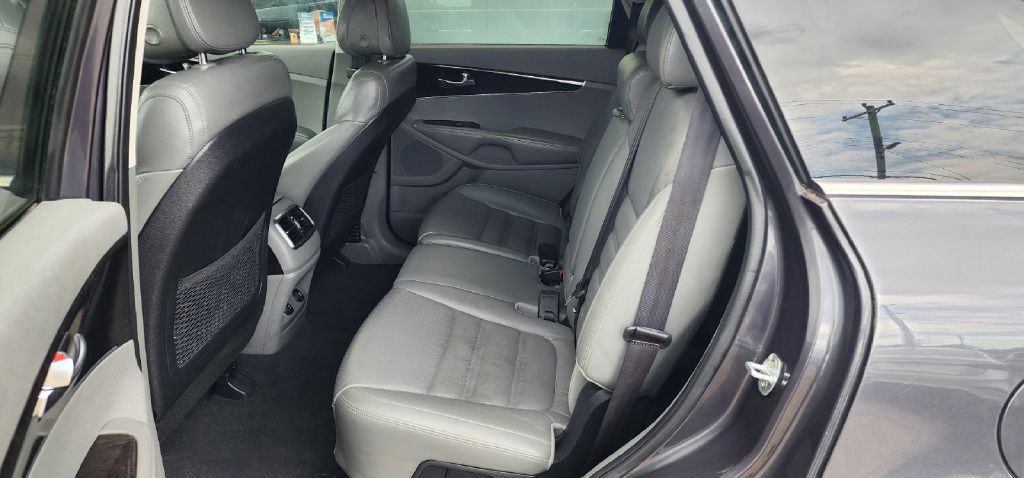 Photo 15 of this KIA SORENTO