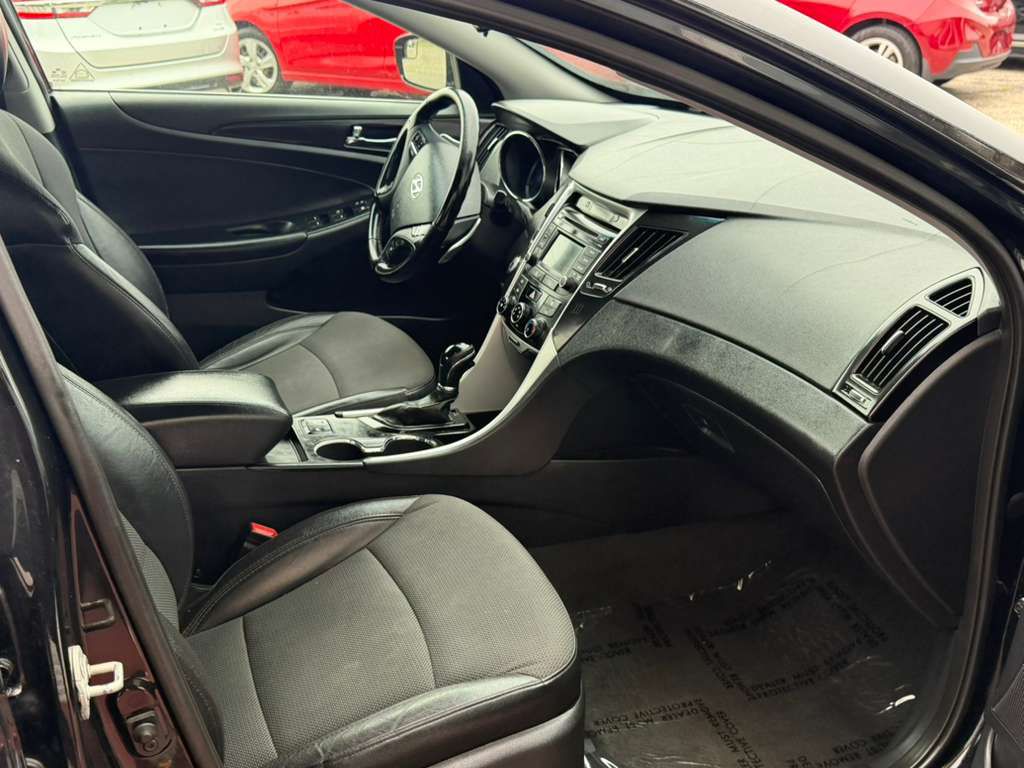 Photo 11 of this HYUNDAI SONATA