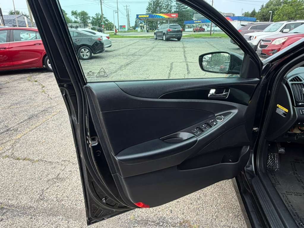Photo 15 of this HYUNDAI SONATA
