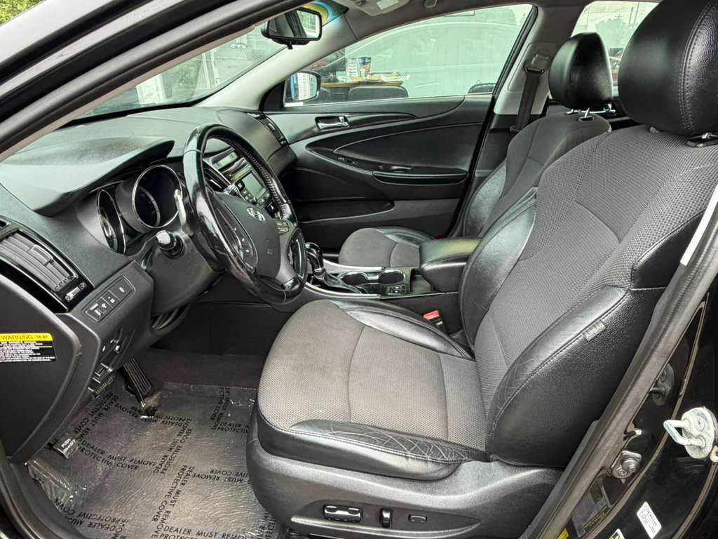 Photo 12 of this HYUNDAI SONATA