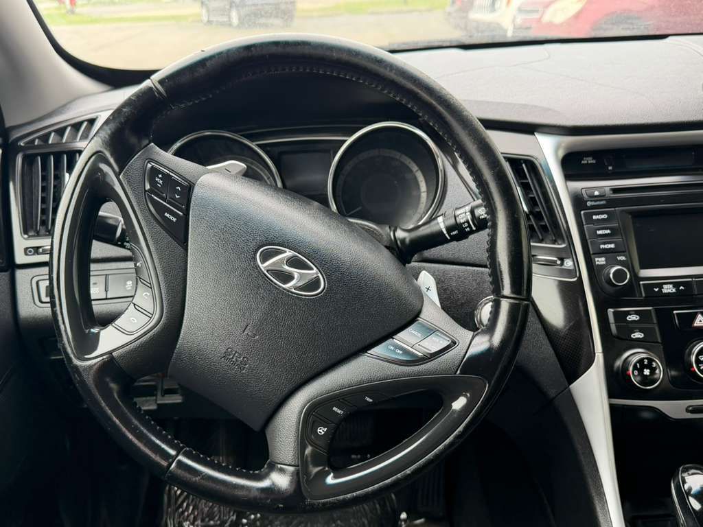 Photo 9 of this HYUNDAI SONATA