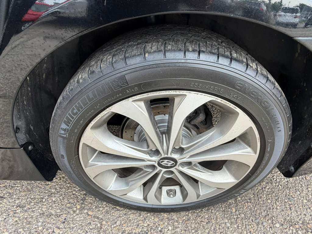 Photo 8 of this HYUNDAI SONATA