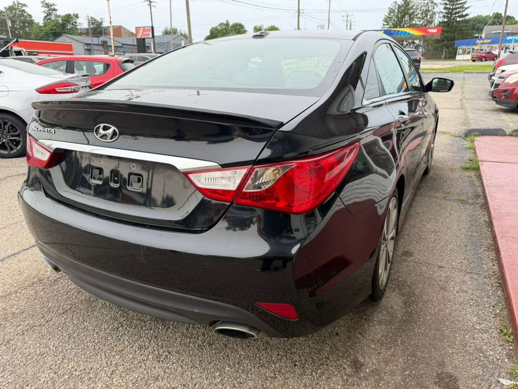 Photo 4 of this HYUNDAI SONATA