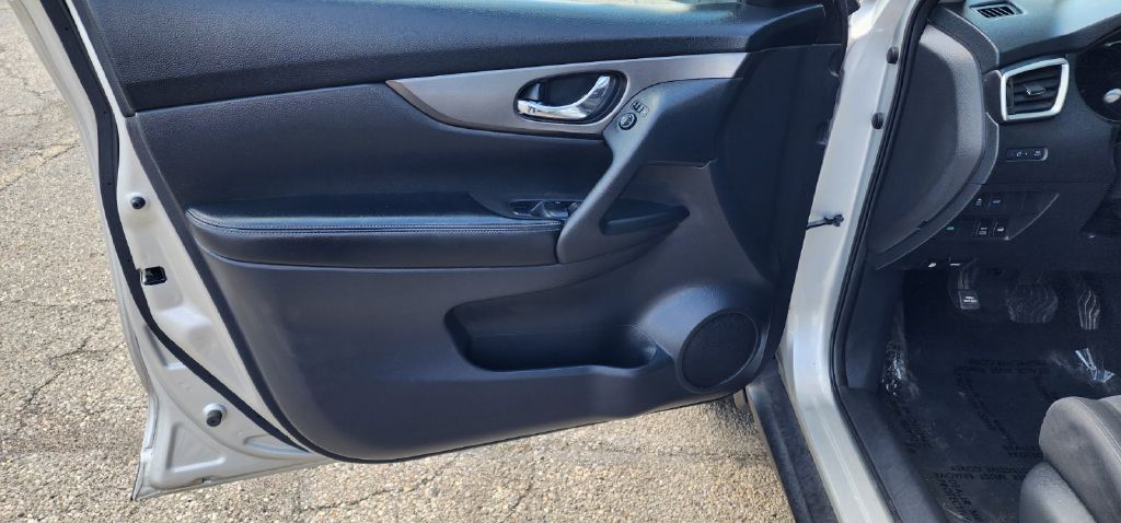 Photo 8 of this NISSAN ROGUE