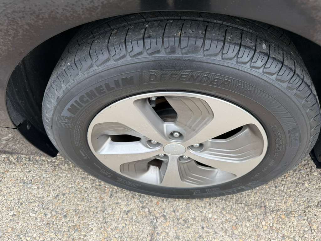 Photo 9 of this KIA OPTIMA HYBRID