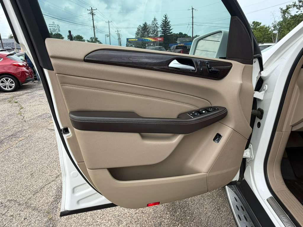 Photo 16 of this MERCEDES-BENZ M-CLASS
