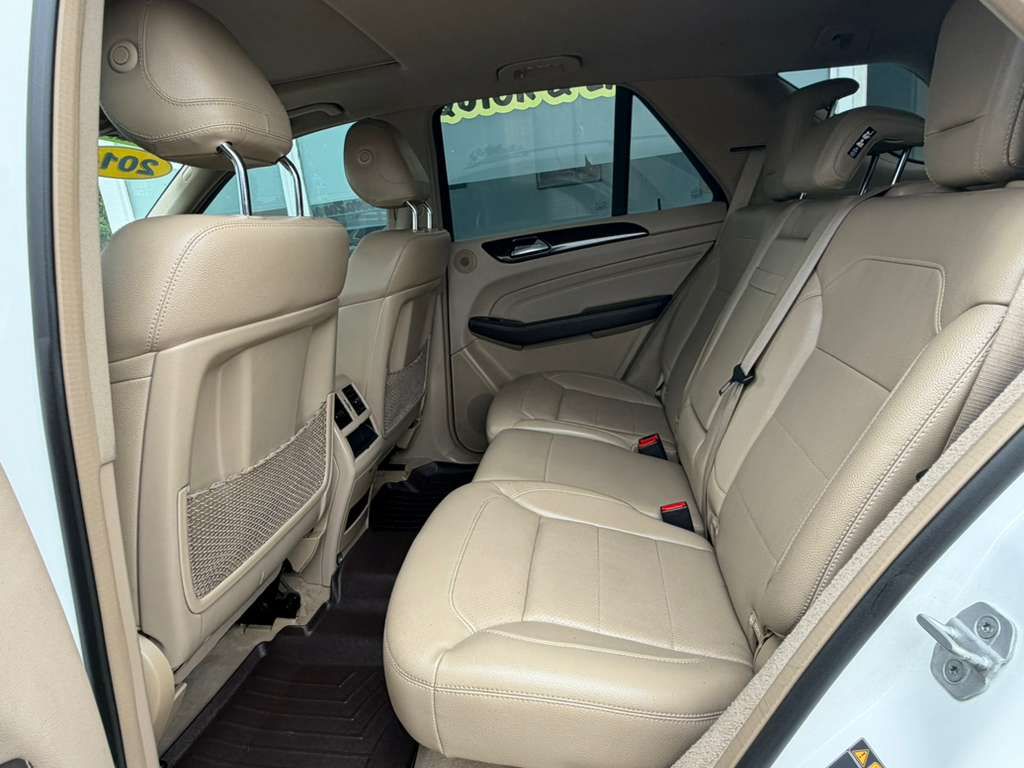 Photo 15 of this MERCEDES-BENZ M-CLASS