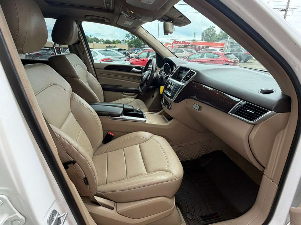 Photo 12 of this MERCEDES-BENZ M-CLASS
