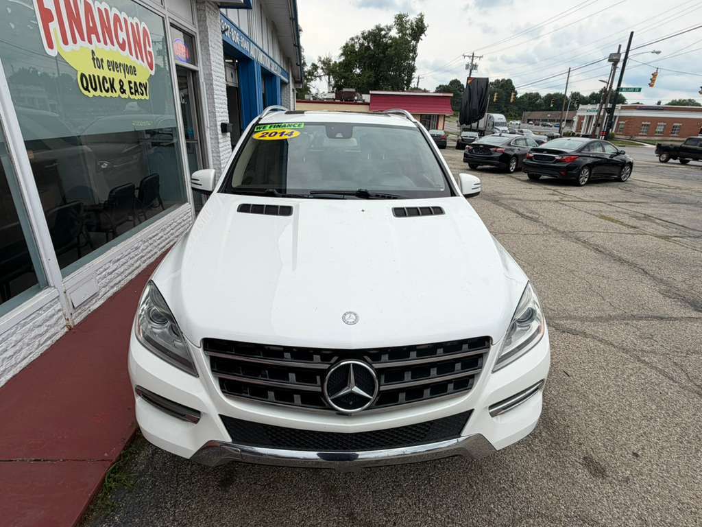 Photo 2 of this MERCEDES-BENZ M-CLASS
