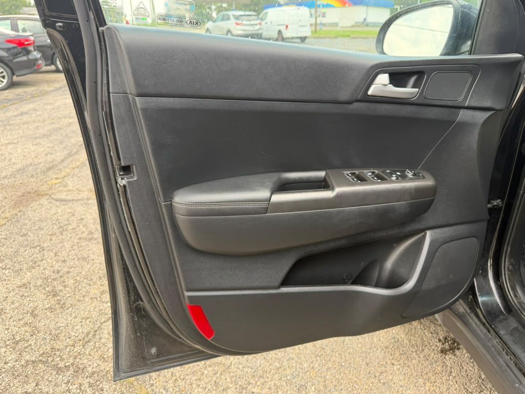 Photo 16 of this KIA SPORTAGE