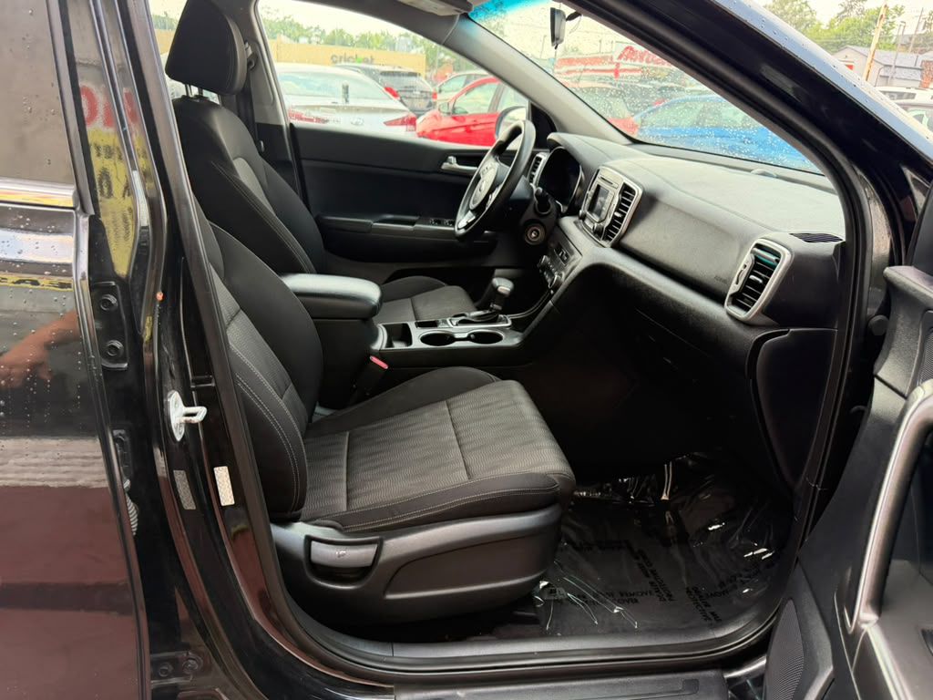 Photo 12 of this KIA SPORTAGE