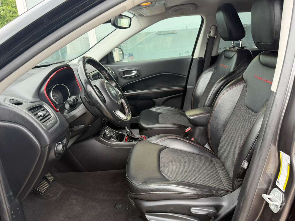 Photo 12 of this JEEP COMPASS
