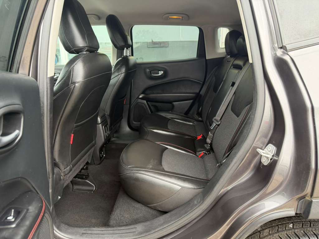 Photo 14 of this JEEP COMPASS