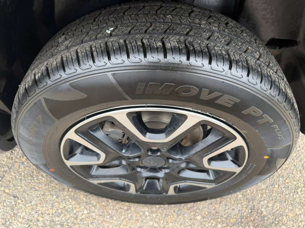 Photo 8 of this JEEP COMPASS