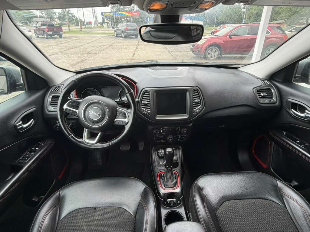 Photo 10 of this JEEP COMPASS
