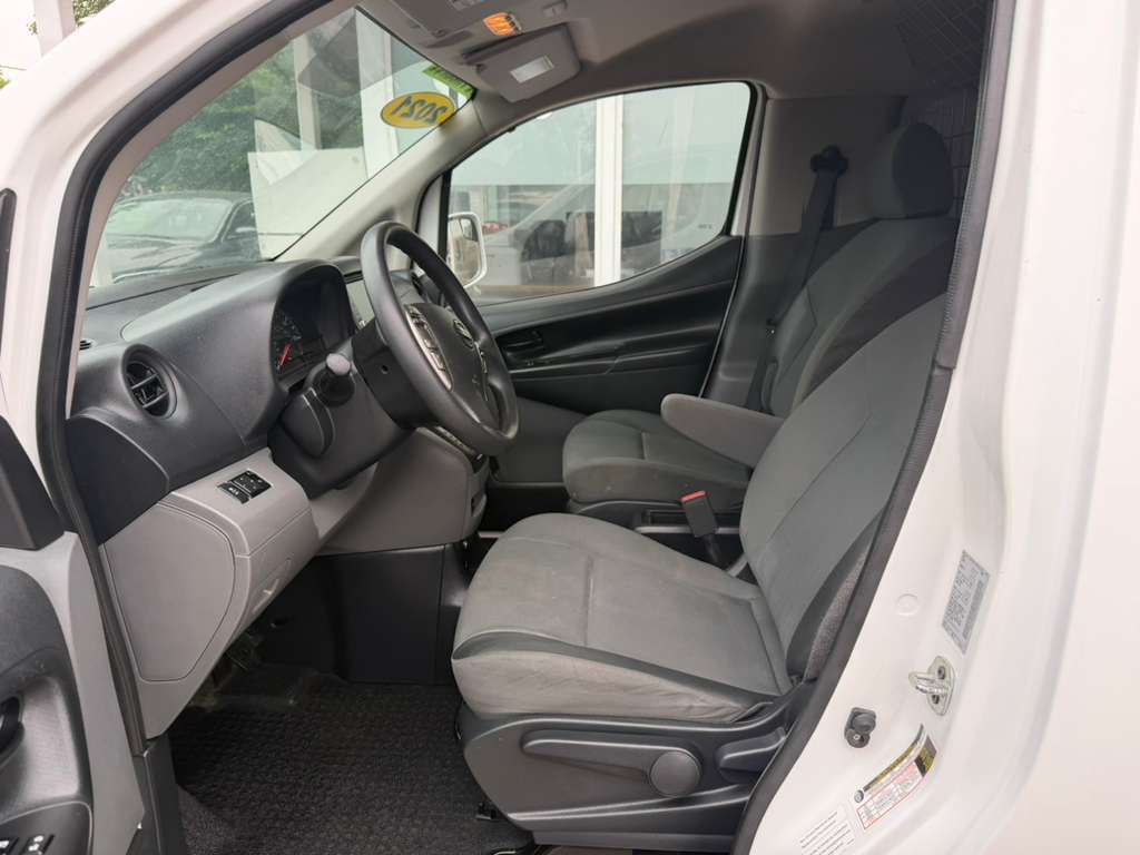 Photo 13 of this NISSAN NV200