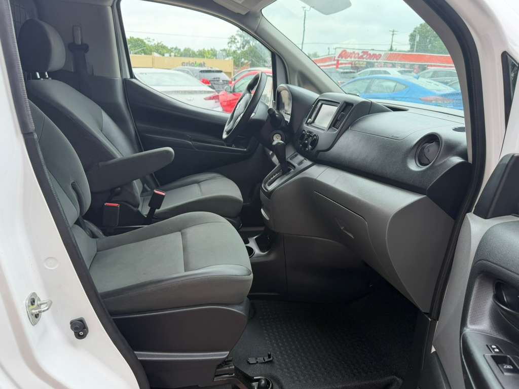 Photo 12 of this NISSAN NV200