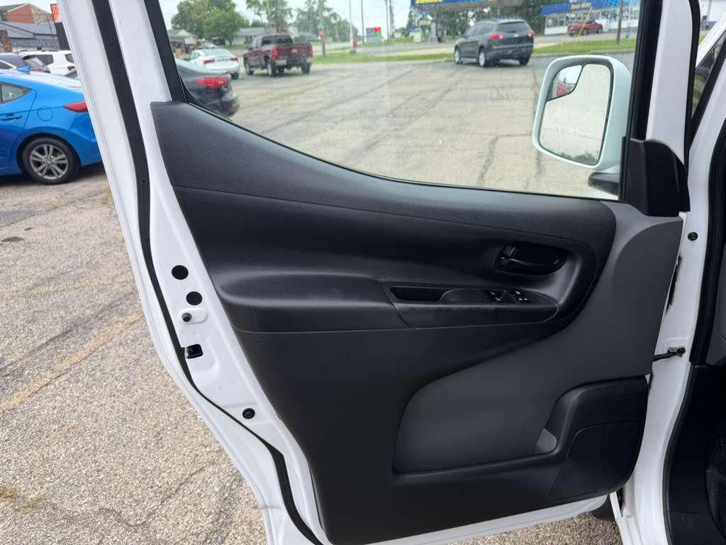 Photo 16 of this NISSAN NV200