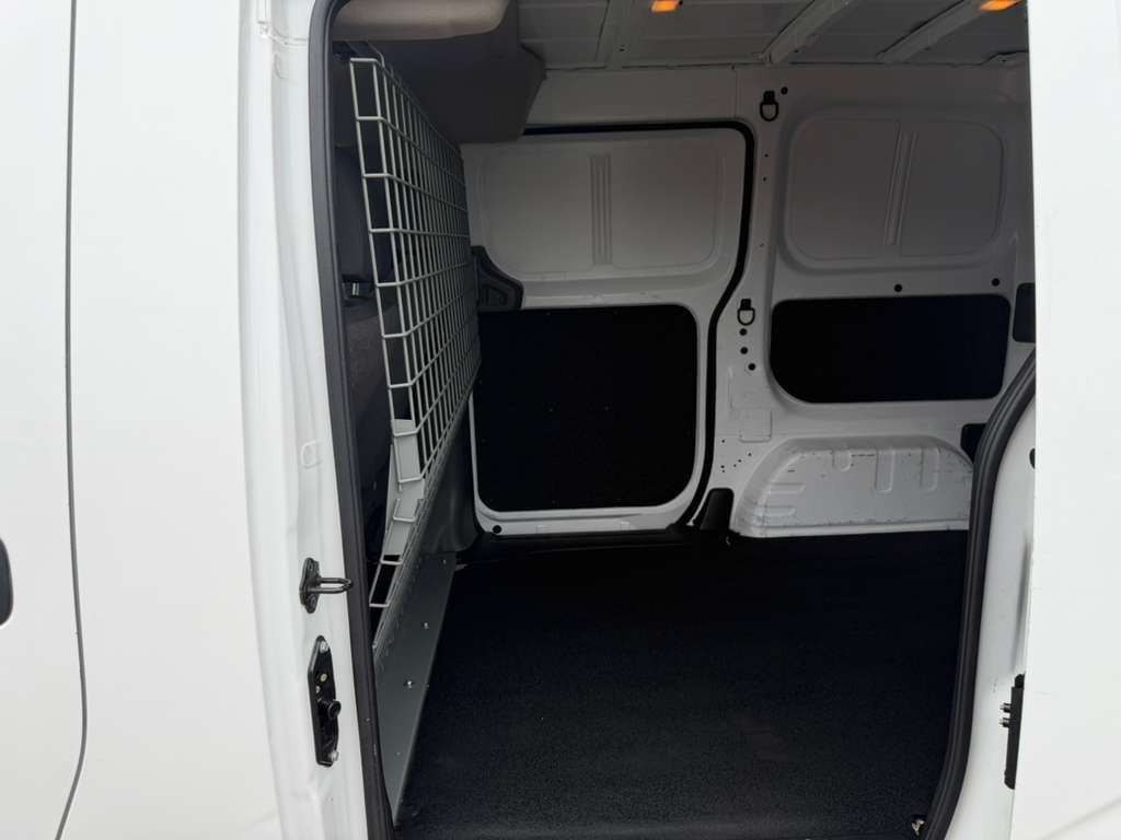 Photo 15 of this NISSAN NV200