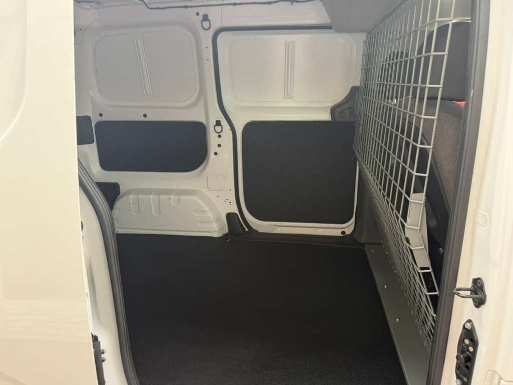 Photo 14 of this NISSAN NV200