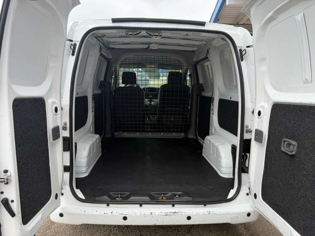 Photo 8 of this NISSAN NV200