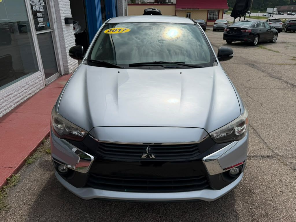 Photo 2 of this MITSUBISHI OUTLANDER SPORT