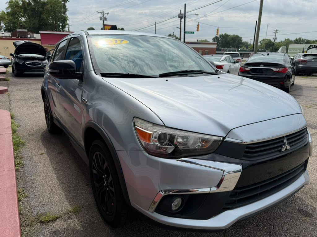 Photo 3 of this MITSUBISHI OUTLANDER SPORT