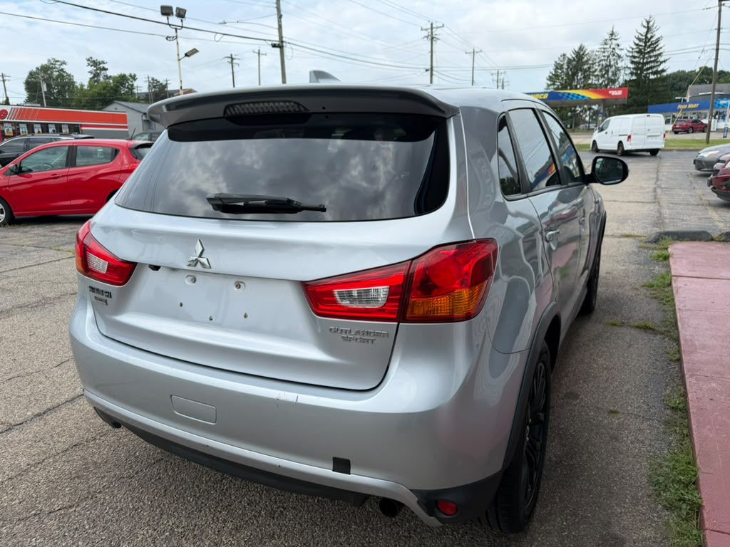 Photo 4 of this MITSUBISHI OUTLANDER SPORT